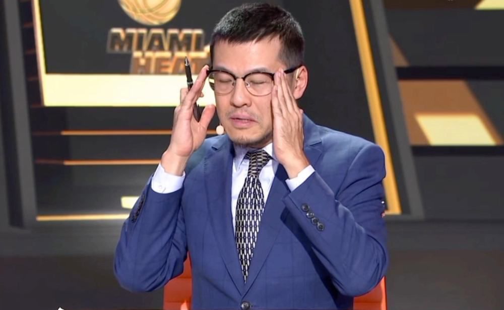 这位法国中卫今夏从巴萨租借加盟维拉，但本赛季只出战5场欧会杯比赛，尚未在英超出场，可能会提前离开维拉。